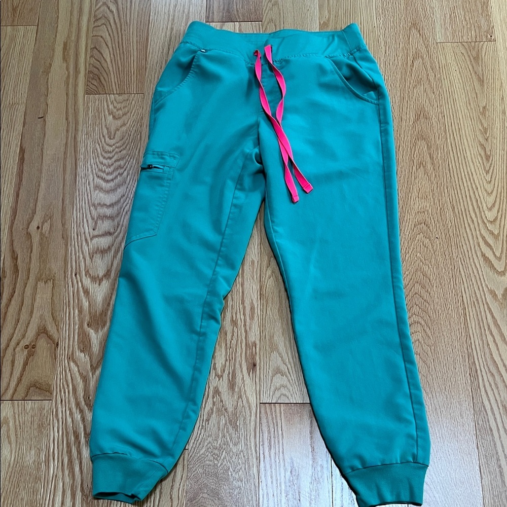 Figs XS surgical green with pink zamora scrub joggers .